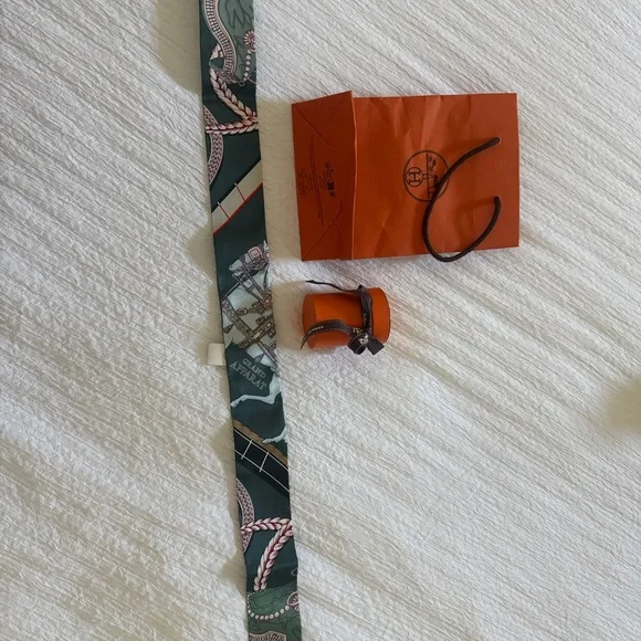 HERMES TWILLY BRAND NEW - Picture 3 of 3
